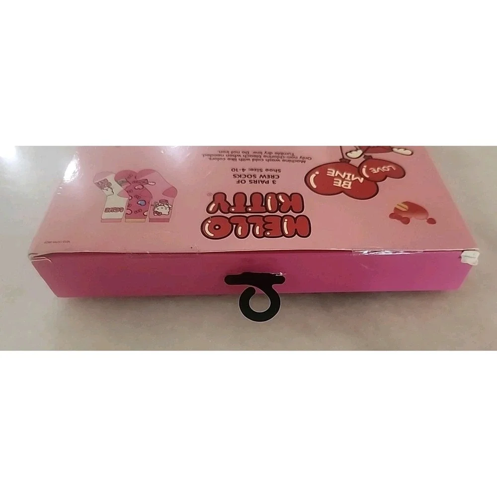 NEW / Opened Box Sanrio : Hello Kitty Valentine's Day Crew Socks (3 Pairs)